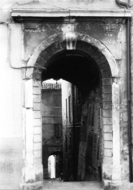 Casa con prospetto sec.XVIII